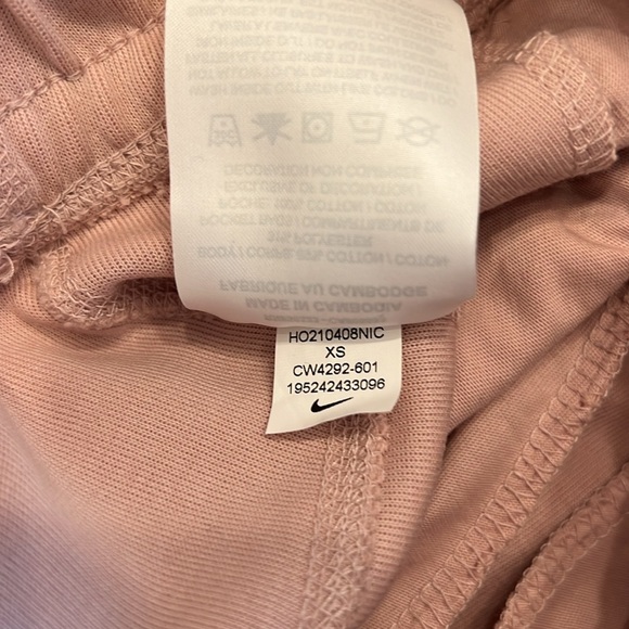 Women’s Nike Cuffed Sweatpants Size XS - Picture 12 of 12